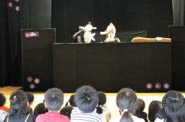 人形劇団「とんと」がやってきた！