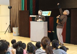 人形劇団「とんと」がやってきました！